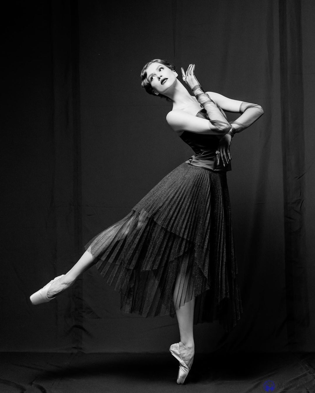 《原子之心》双生舞伶演员是俄芭蕾舞蹈家 美艳动人_图片